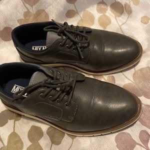 Mix No 6 Greyson Oxford Shoes.  Size 5M